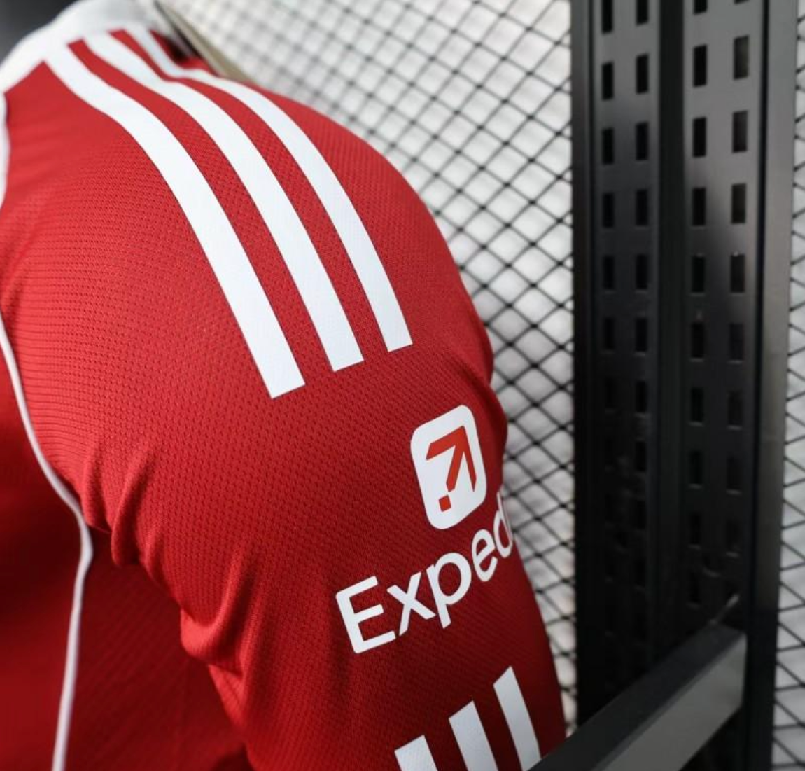 Liverpool Home Player Jersey 2025/26 - Long Sleeve